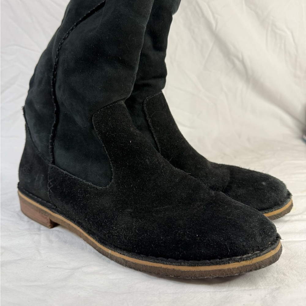 UGG Australia Daphne Black and Tan Suede Boots